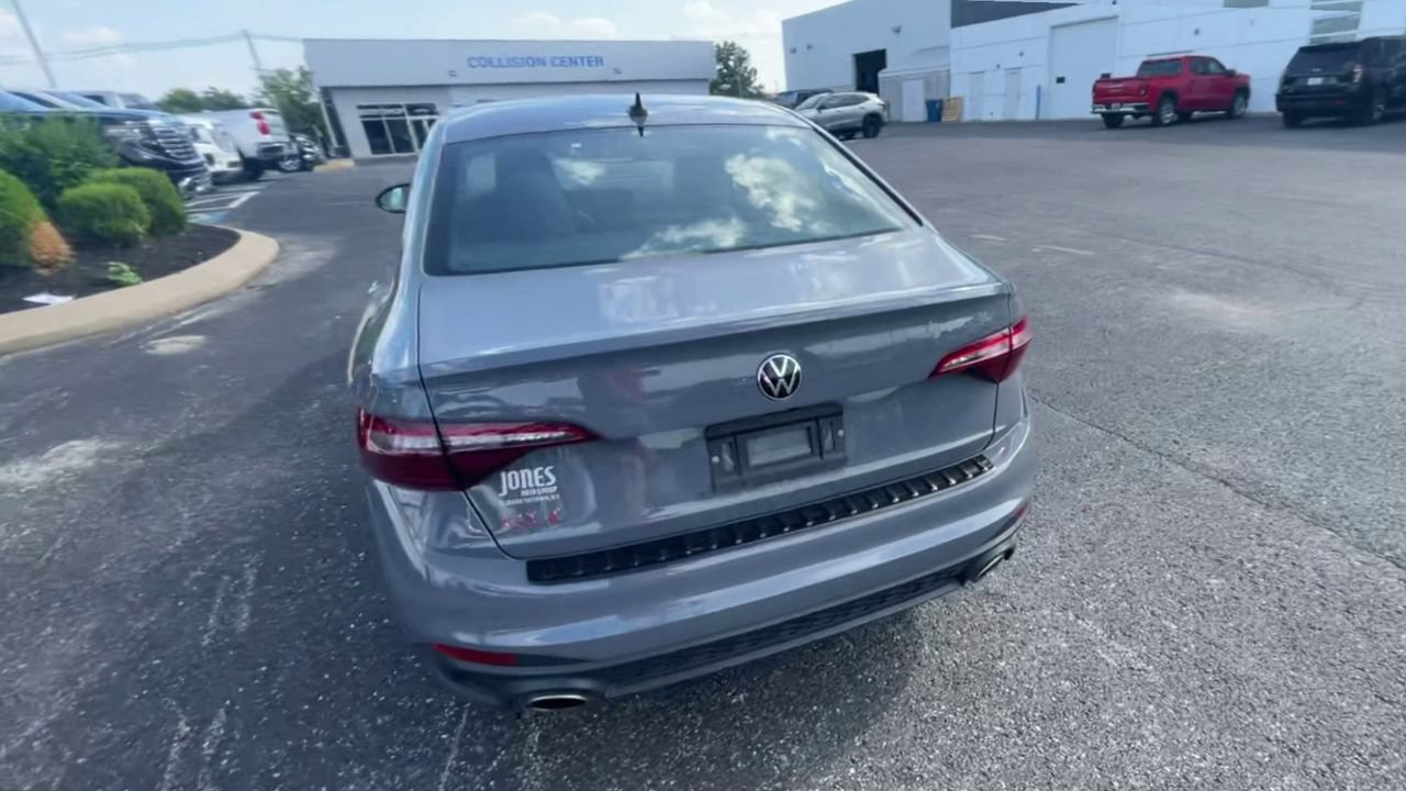 Used 2024 Volkswagen Jetta GLI Autobahn FWD image 8