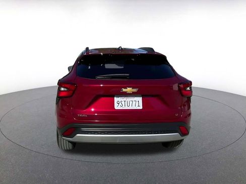 Used 2025 Chevrolet Trax LT image 12