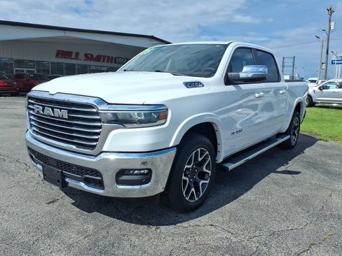 Used 2025 RAM 1500 Laramie AWD/4WD image 3