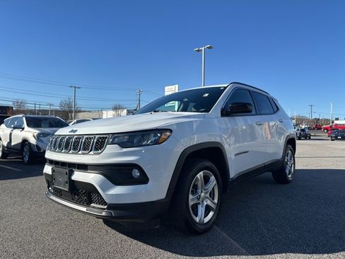 Used 2023 Jeep Compass Latitude w/ Convenience Group image 2