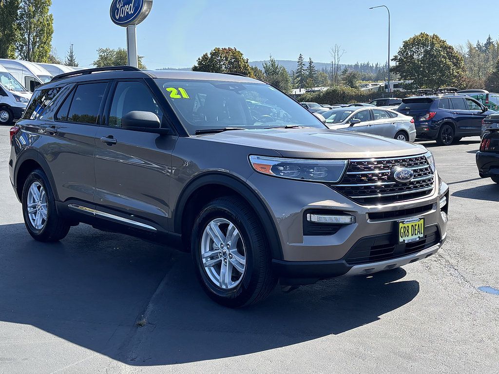 Used 2021 Ford Explorer XLT w/ Equipment Group 202A AWD/4WD image 3