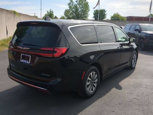 Used 2024 Chrysler Pacifica Limited FWD image 6