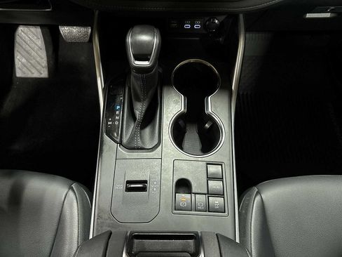 Used 2023 Toyota Highlander XLE image 32