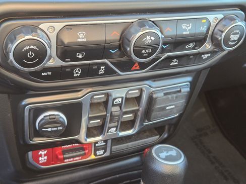 Used 2021 Jeep Wrangler Unlimited Rubicon w/ Xtreme Recon 35" Tire Package image 22