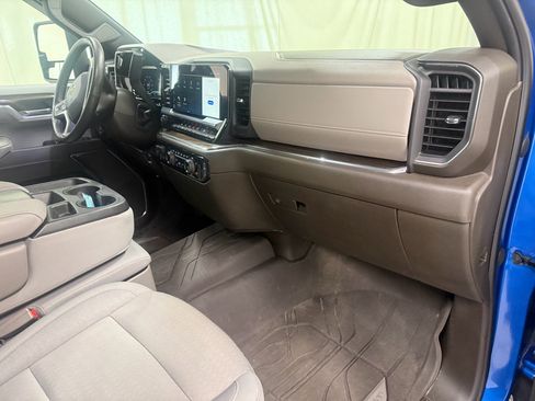 Used 2023 Chevrolet Silverado 1500 LT AWD/4WD image 25