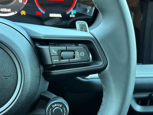 Certified 2025 Porsche Cayenne Coupe AWD/4WD image 28