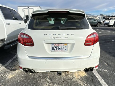 Used 2014 Porsche Cayenne Turbo image 3