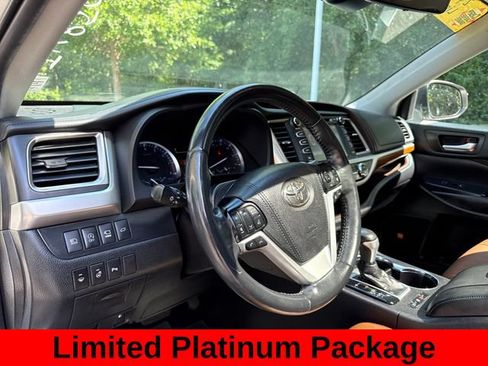 Used 2019 Toyota Highlander Limited Platinum AWD/4WD image 15