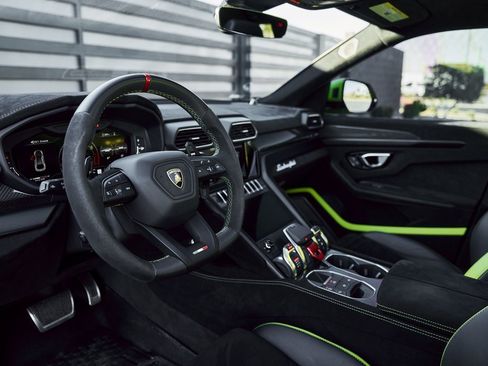Used 2024 Lamborghini Urus Performante image 2