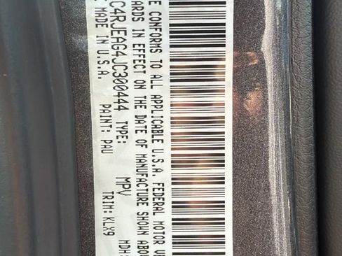 Used 2018 Jeep Grand Cherokee Altitude RWD image 34
