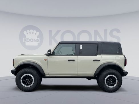 New 2025 Ford Bronco Badlands image 2