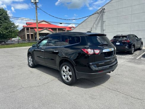 Used 2017 Chevrolet Traverse LT w/ Style and Technology Package AWD/4WD image 4