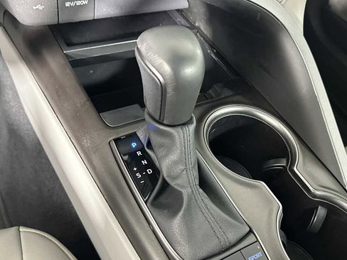 Used 2024 Toyota Camry SE image 30