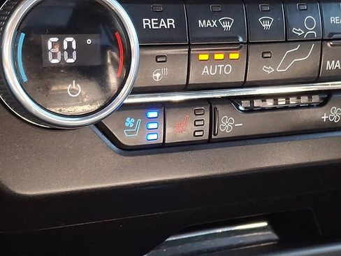 Used 2021 Ford Expedition XLT AWD/4WD image 24