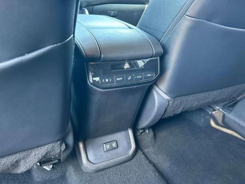 Used 2021 Toyota Highlander XLE image 18