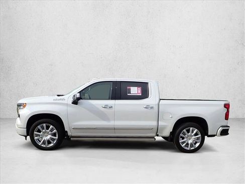 Used 2023 Chevrolet Silverado 1500 High Country w/ Technology Package AWD/4WD image 2