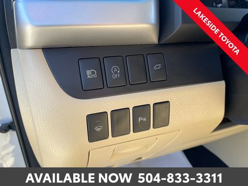 Used 2017 Toyota Highlander Limited image 27