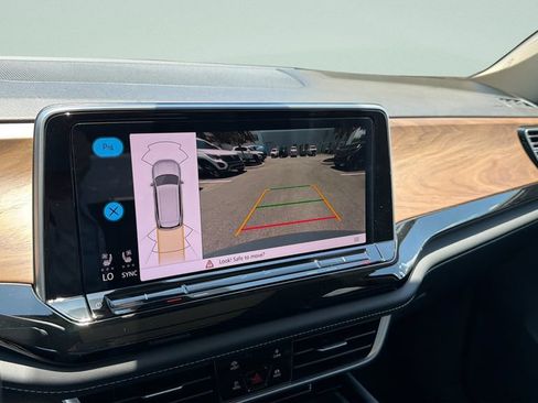 New 2026 Volkswagen Atlas SE FWD image 14