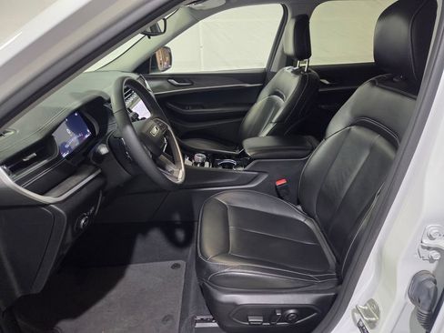 Used 2023 Jeep Grand Cherokee L Limited AWD/4WD image 14