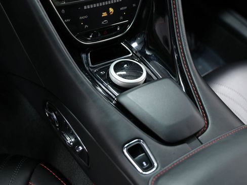 Used 2018 Aston Martin DB11 V12 RWD image 38