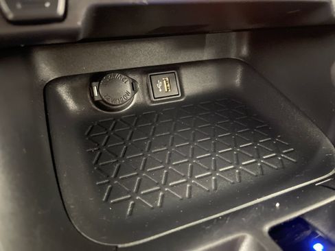 Certified 2025 Toyota RAV4 XLE FWD image 30