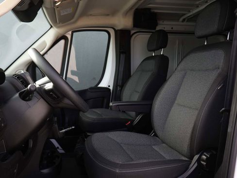 Used 2025 RAM ProMaster 2500 w/ Convenience Group image 9