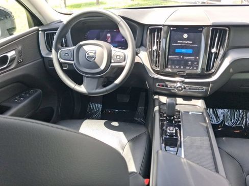 Used 2024 Volvo XC60 B5 Core AWD/4WD image 10