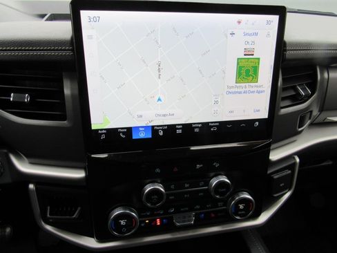 Used 2023 Ford Expedition XLT image 21