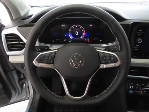 New 2026 Volkswagen Taos SE FWD image 14