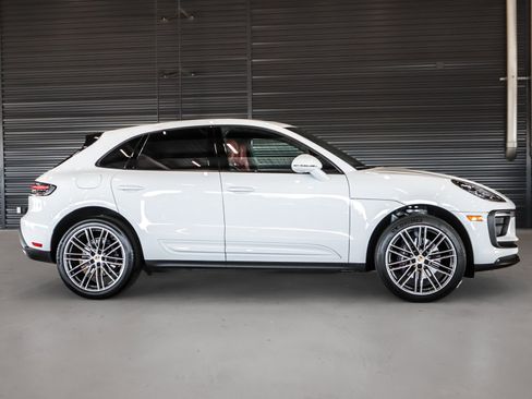 Certified 2023 Porsche Macan AWD/4WD image 11