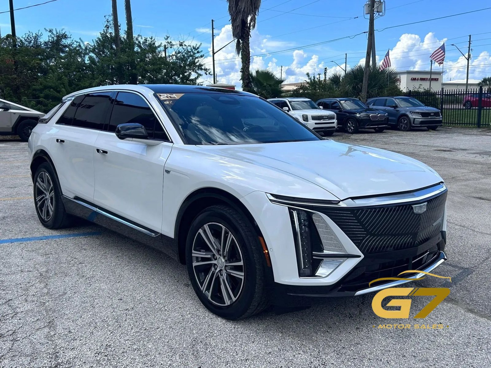 Used 2024 Cadillac Lyriq Luxury RWD image 2