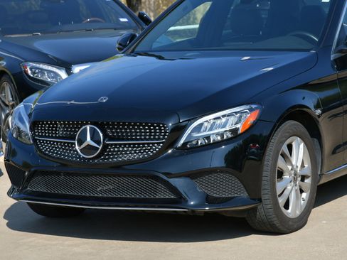 Used 2019 Mercedes-Benz C 300 4MATIC Sedan image 2