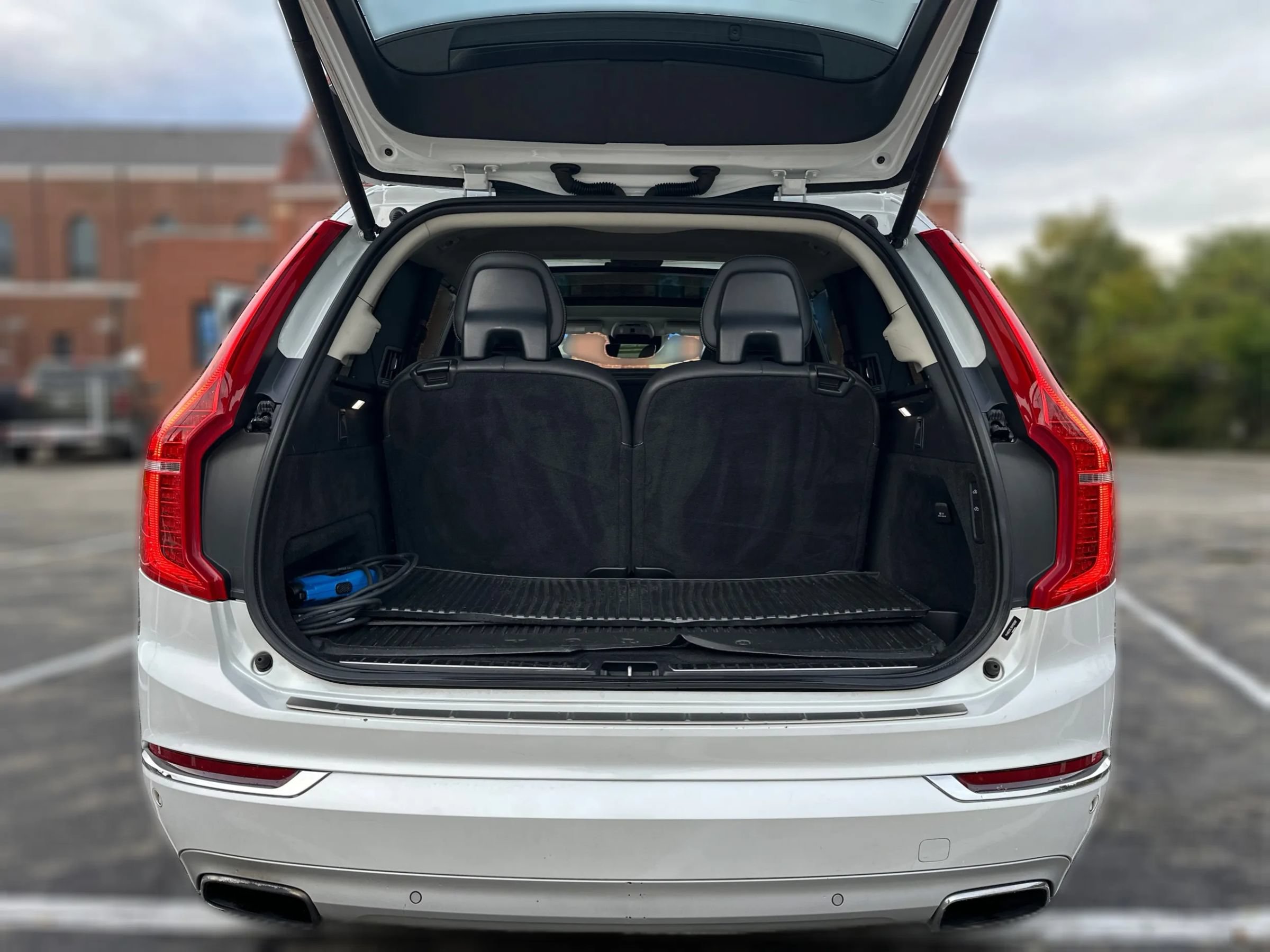 Used 2017 Volvo XC90 T8 Inscription w/ Vision Package AWD/4WD image 12
