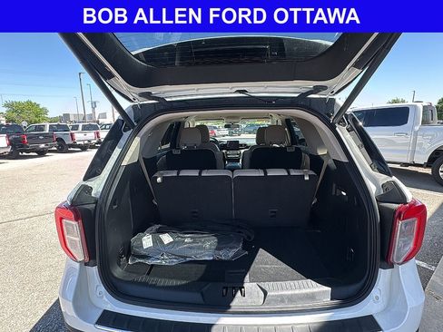 Used 2023 Ford Explorer Limited w/ Equipment Group 301A AWD/4WD image 13