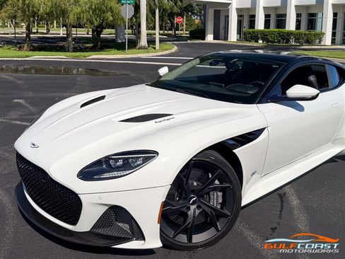 Used 2019 Aston Martin DBS Superleggera RWD image 10