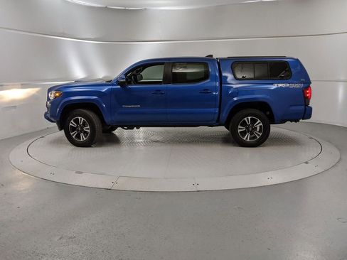 Used 2018 Toyota Tacoma TRD Sport image 5