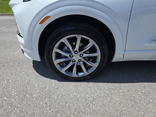 Used 2025 Buick Encore GX Avenir w/ Avenir Technology Package AWD/4WD image 9