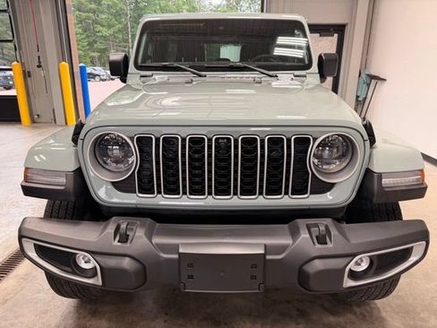 Used 2024 Jeep Wrangler Unlimited Sahara w/ Technology Group AWD/4WD image 3