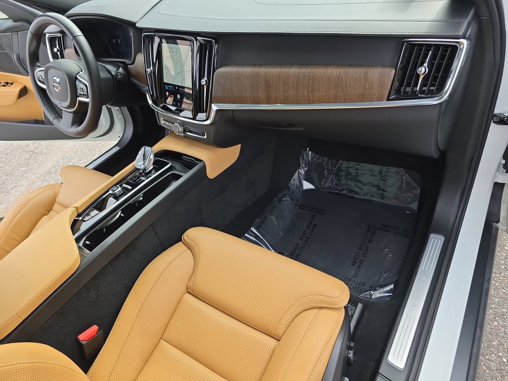 Certified 2025 Volvo V90 B6 Cross Country Ultra AWD/4WD image 13