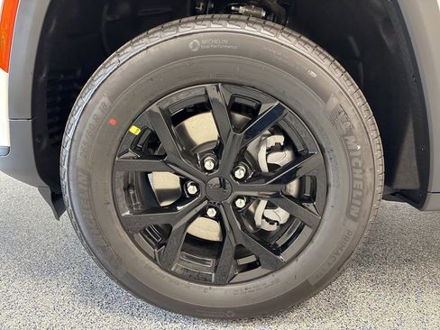 New 2025 Jeep Grand Cherokee L Altitude image 40