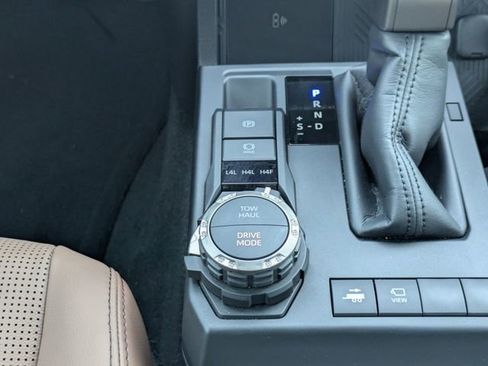Used 2025 Toyota 4Runner Limited w/ Tow Technology Package AWD/4WD image 21
