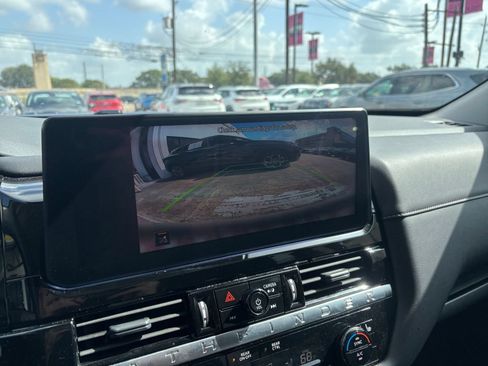 Used 2026 Nissan Pathfinder SV FWD image 25