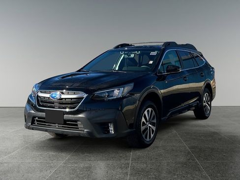 Used 2022 Subaru Outback Premium image 3
