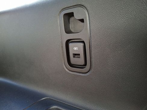 Used 2022 Chevrolet Traverse LT image 11