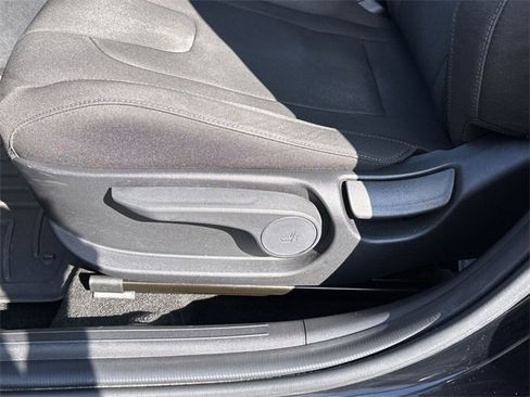 Used 2023 Hyundai Elantra SEL image 21