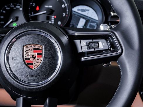 Certified 2025 Porsche Macan image 19