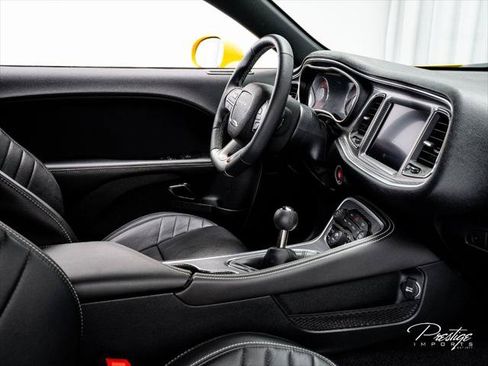 Used 2017 Dodge Challenger SRT Hellcat RWD image 44