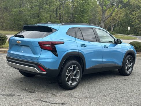 Used 2025 Chevrolet Trax LT image 10