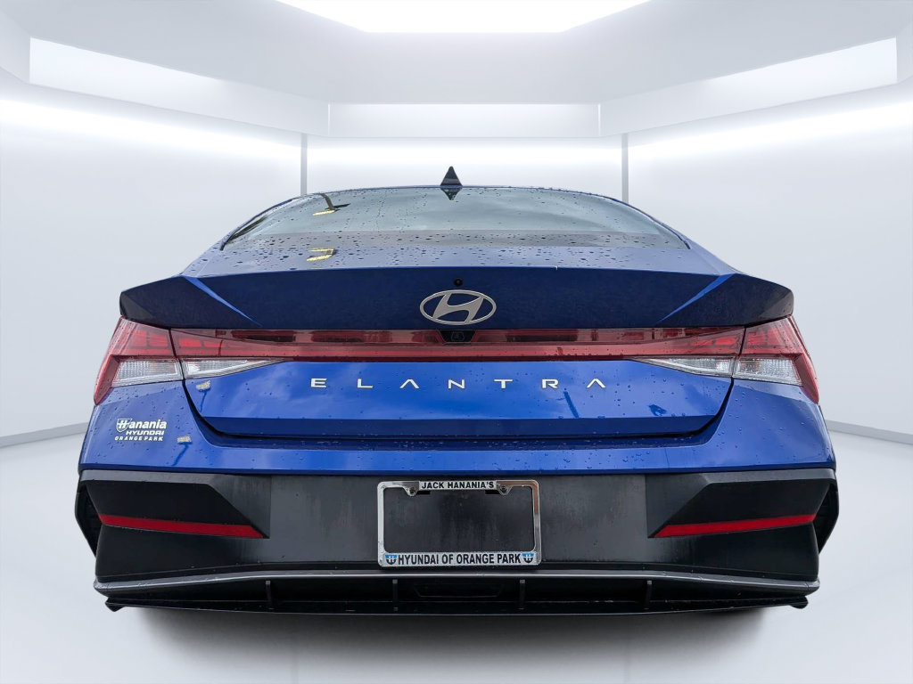Certified 2025 Hyundai Elantra SEL FWD image 5