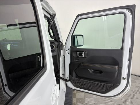 Used 2024 Jeep Wrangler Unlimited Sahara AWD/4WD image 31